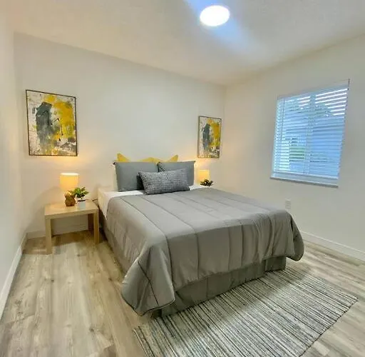 Beautiful & Relax Family House 2/1- Free Parking