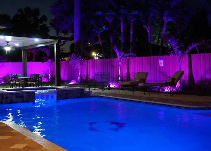 New Luxury Vacation Dream Rental- Sleeps 15!