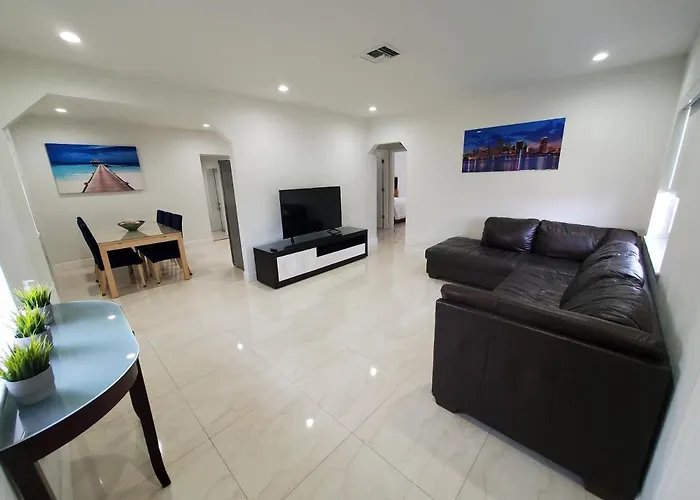 Miami-Airport Oasis Vip House