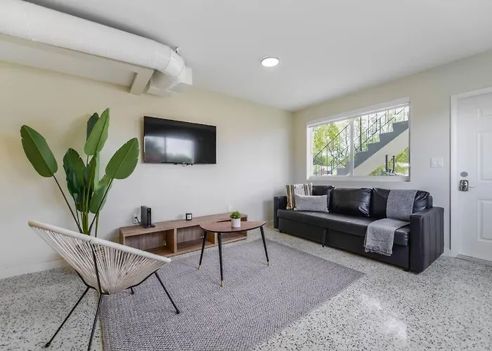 Comfy Monthly Rental Near Miami Beach