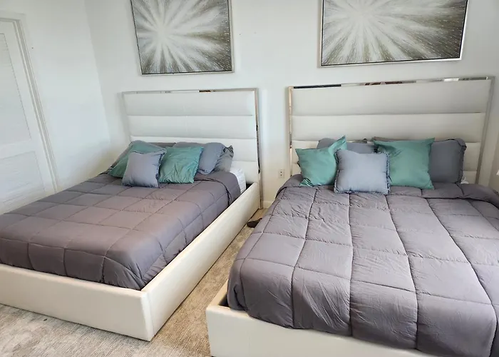 Wonderful 1 Bedroom Condo In Midtown.
