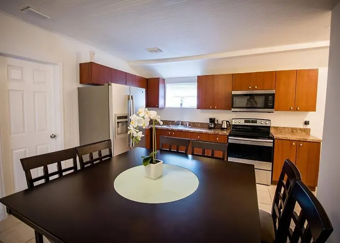 3 Bedroom Miami Home 15 Minutes To The Beach
