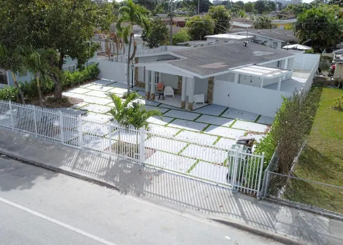 Dream House 4B/2B King Bed Miami Springs, Fl