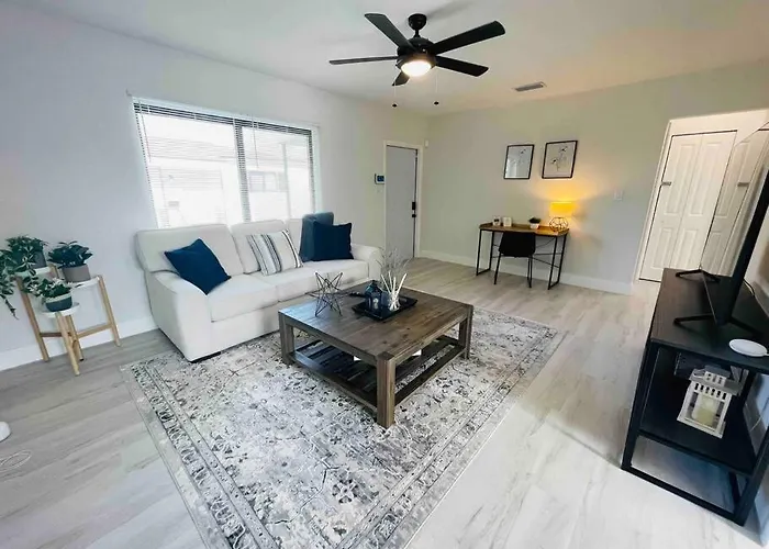 Charming 2 Bedroom Near Calle Ocho Kasey Center Downtown Miami Beaches