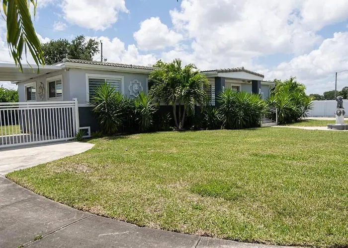 Sunny Miami Retreat, 4Br House With Private Pool, Family Friendly, Min From Airport & Beaches
