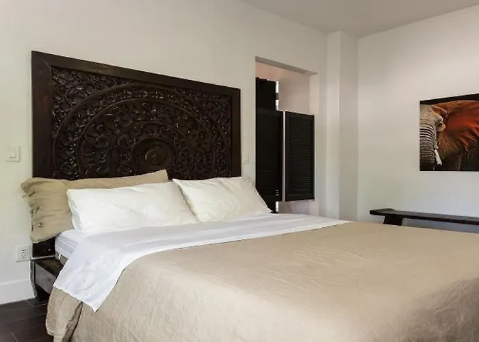 Vive Zen Queen Room