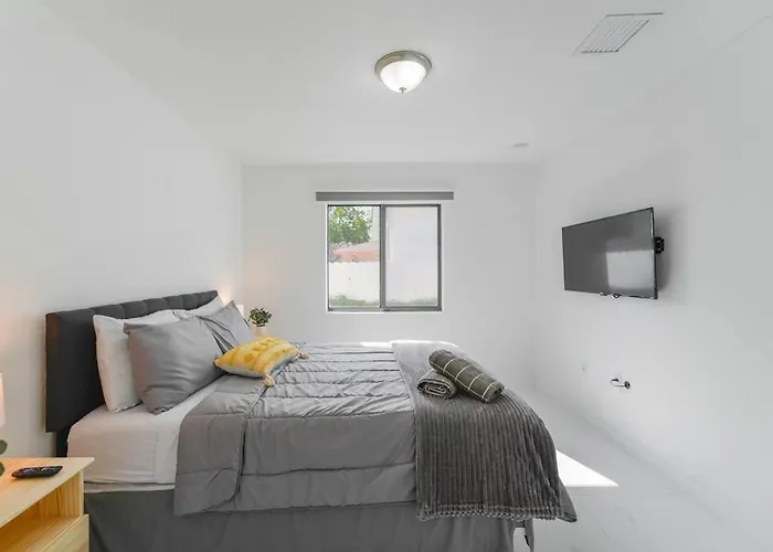 Stunning 3-Bedroom Duplex With Free Parking