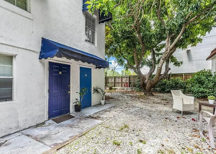Bungalow King N Queen Bed 5M Wynwood Kitchen