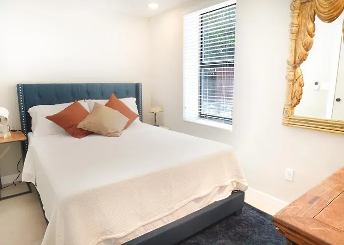 Charming Apartment: Comfort Awaits
