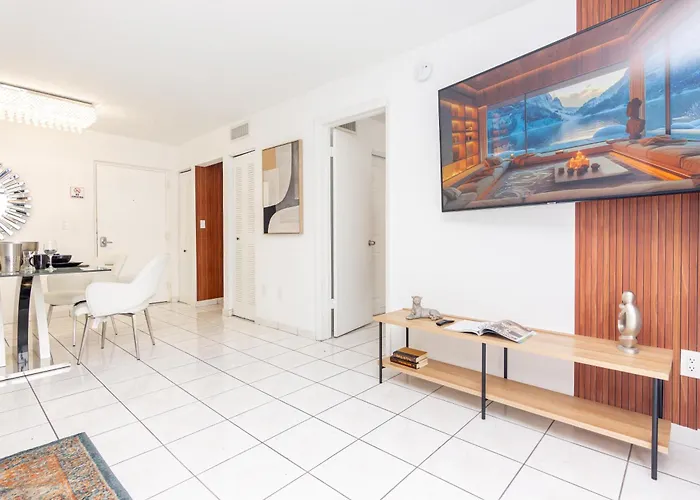 One Bedroom Apartment - With Parking & Balcony - Heart Of Wynwood