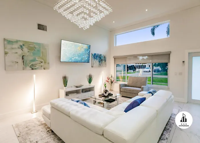 Bnb Hyperion - Luxurious 5B Home W Pool & Lounge