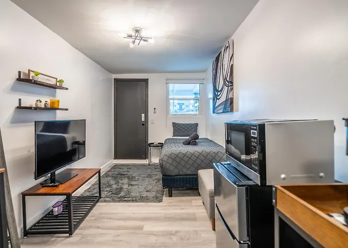 Cozy Studio W/Gated Parking