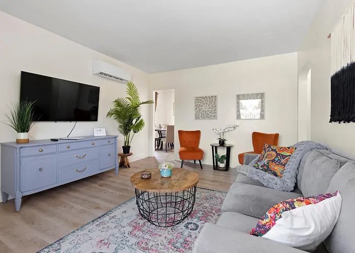 Enchanting Cozy Apartment 10 Min Away From Airport, Calle 8, Brickell, Coral Gables, The Beach And More!