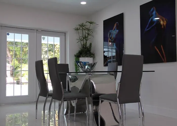 Luxury Vacation House In Miami\'S Center!