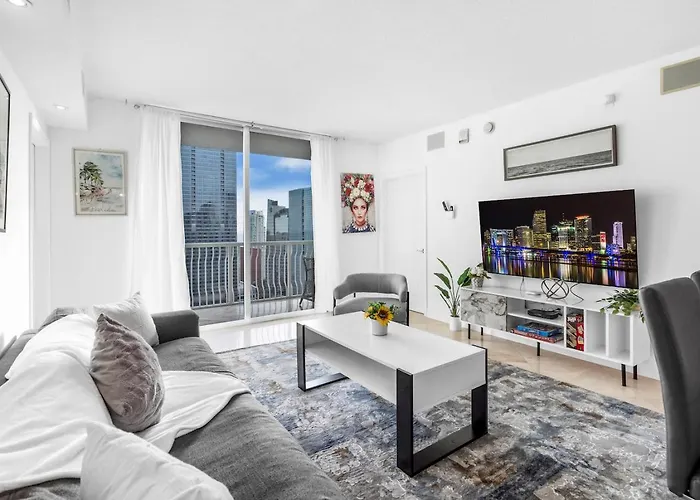 Spacious 2 Bed Unit In Brickell With Free Parking
