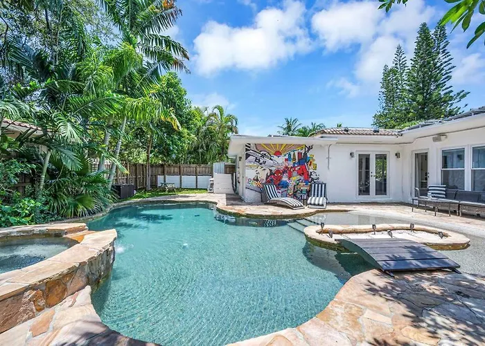 Modern Tropical Pool House North Miami Hot Tub