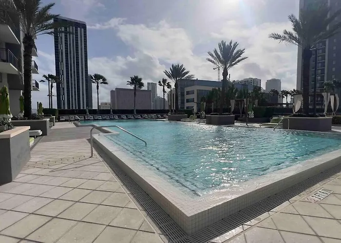 Heart Of Downtown, 3Br-2 And Half Bathroom En-Suites Luxe Pool!