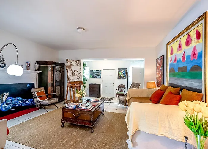 Miami Cheerful 4 Bedroom Home With Free Parking