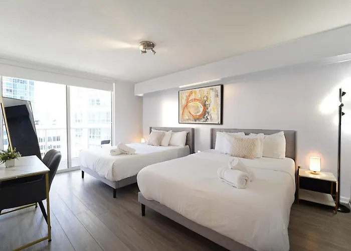 2 Bed Condo, Queen Sofa Bed Brickell, Free Parking, Pool, Gym