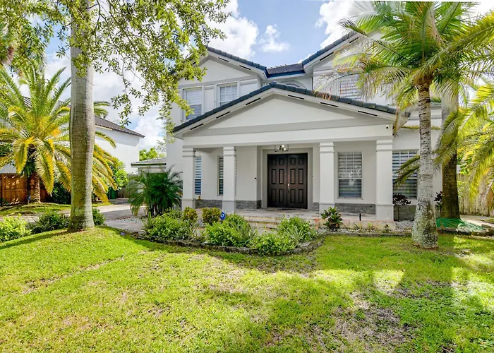 Home With Patio Near Zoo Miami And Black Creek Canal!