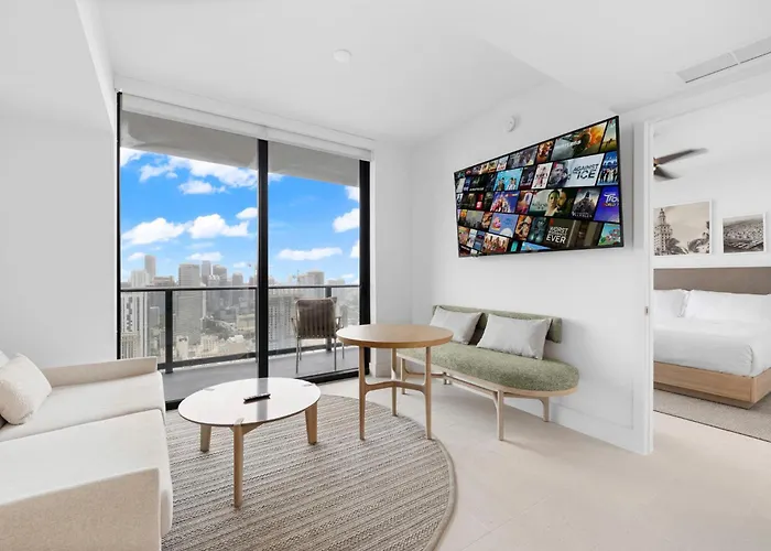 Stunning Condo With Free Parking On 46Th Floor!