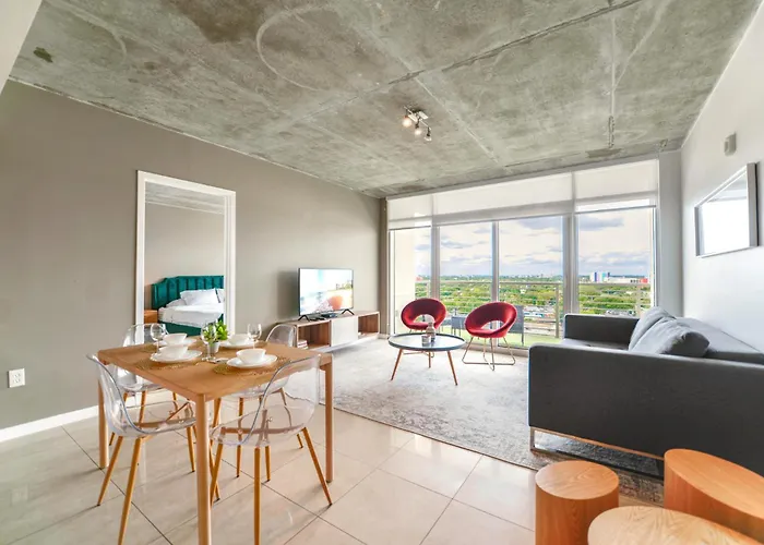 Spacious And Stylish Condo At Midtown W Top Amenities!