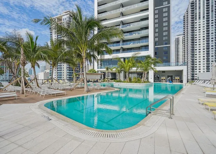 New Luxury Bay View Downtown Studio