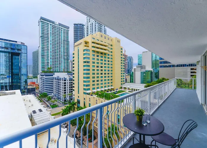 Luxurious 3Br Condo With Pool In Brickell