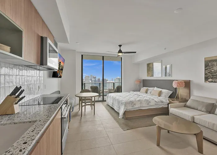 On 47Th Floor! Free Parking & Views From The Top