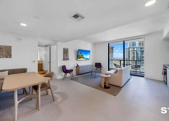Contemporary Miami Getaway With Skyline & Bay Views