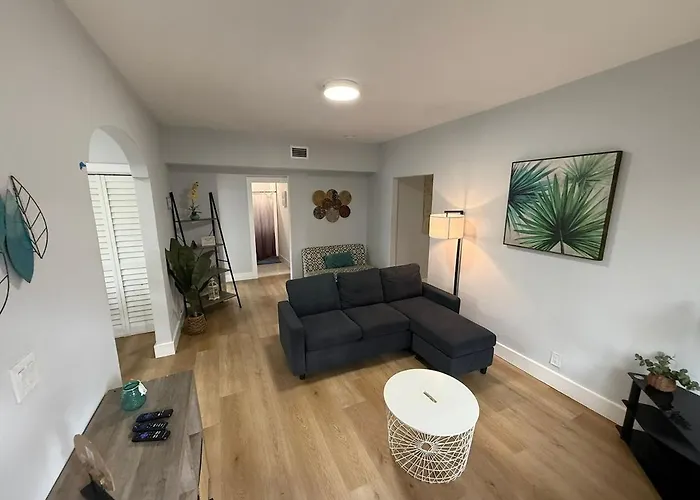 Stylish Homey 4Bedroom With Outdoor Pool