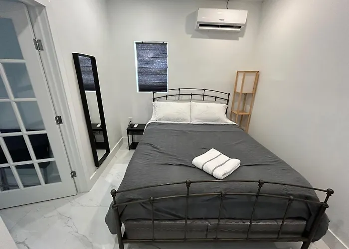 Private Rooms Close To Miami Airport - Free Parking - 01