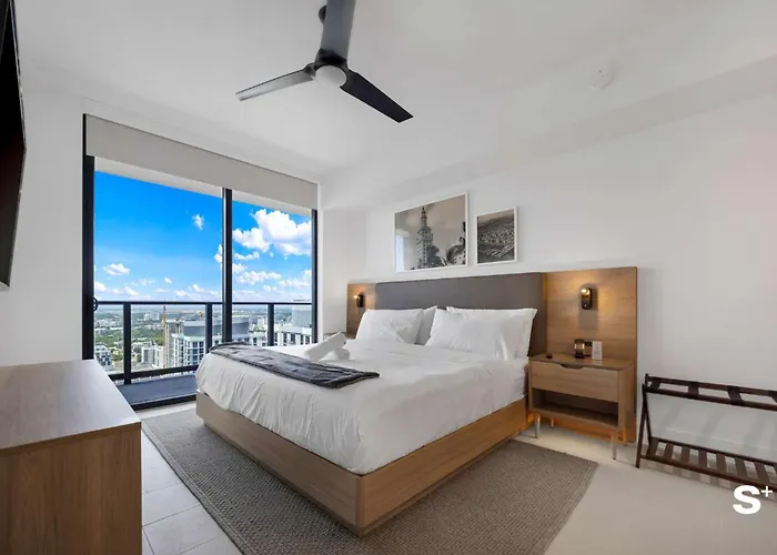 Skyline Retreat Chic 1-Br With Prime City Access