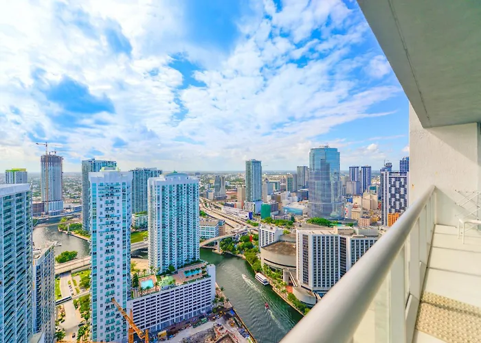 Panoramic City Views From 45Th Floor Brickell Condo