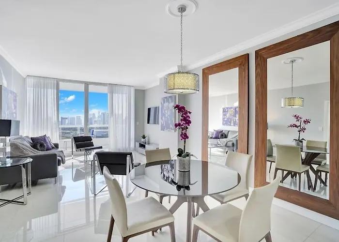 Sky High Penthouse! Water & City Views