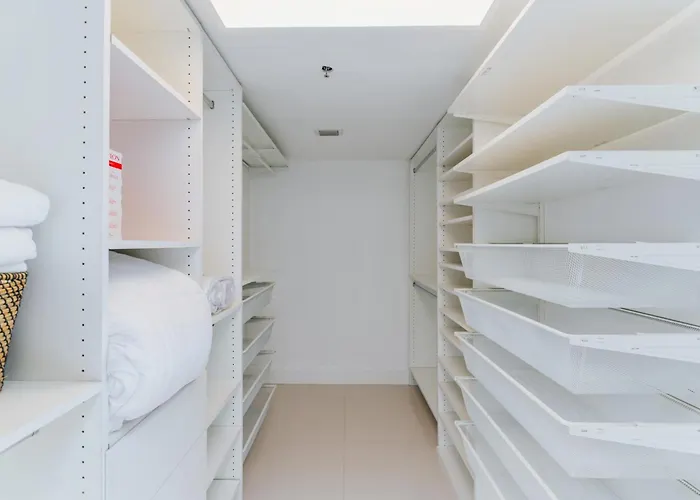 Amazing 2 Bedroom Apt At Brickell, Free Parking