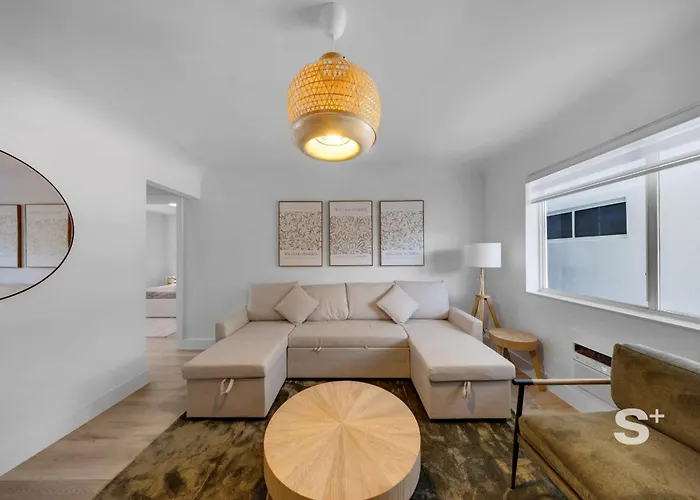 1-Br Retreat With Modern Chic