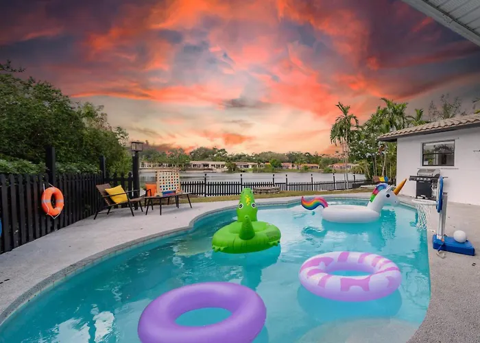 Luxury Lakefront Retreat Perfect For Family Fun
