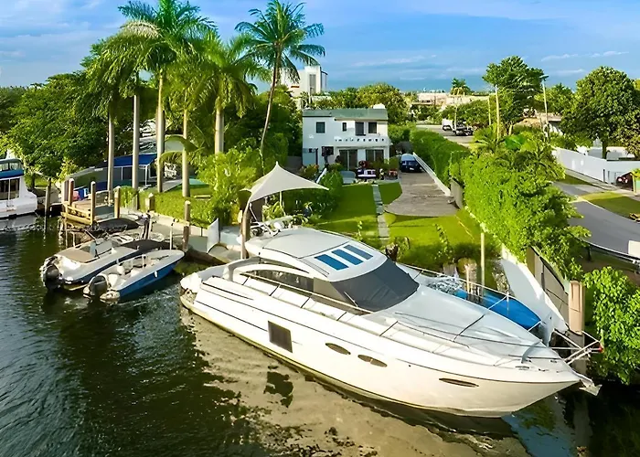 Miami River Villa-Pool, Hot Tub, Dock, Big Garden