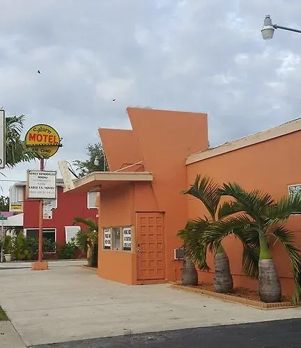 Saturn Motel - Miami