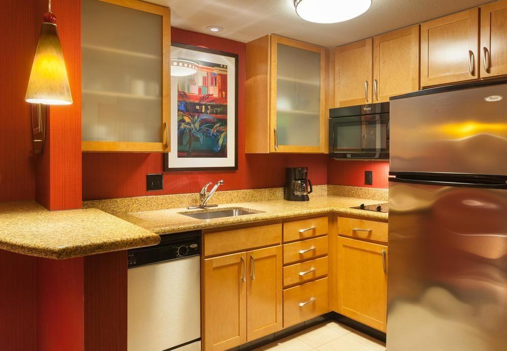 By Marriott Airport Hotel 3*