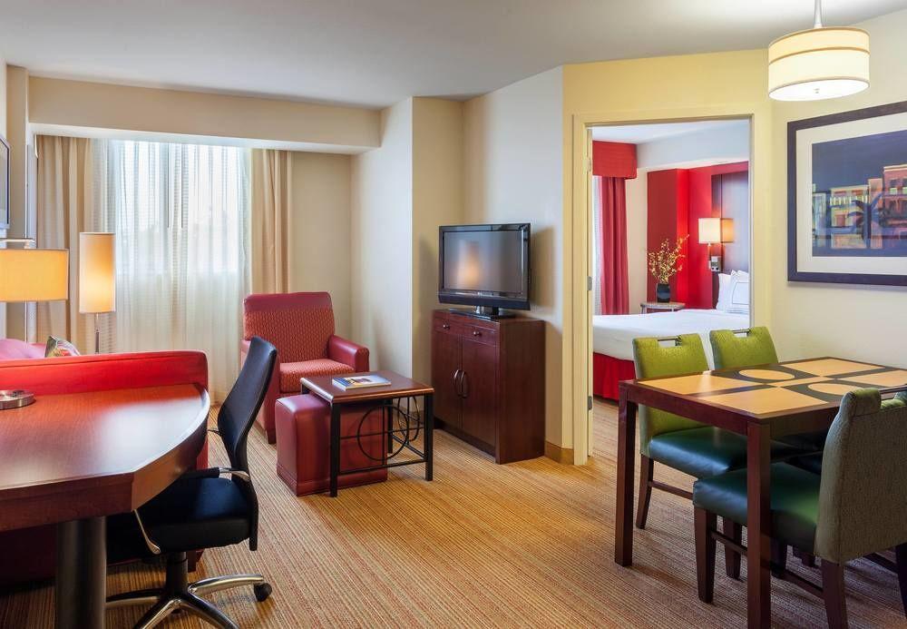 By Marriott Airport Hotel Miami