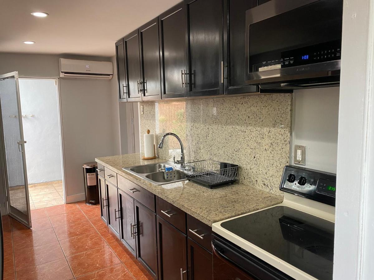 Main House 3 Bed 2 Bath & 1 Bed 1 Bath Ferienhaus