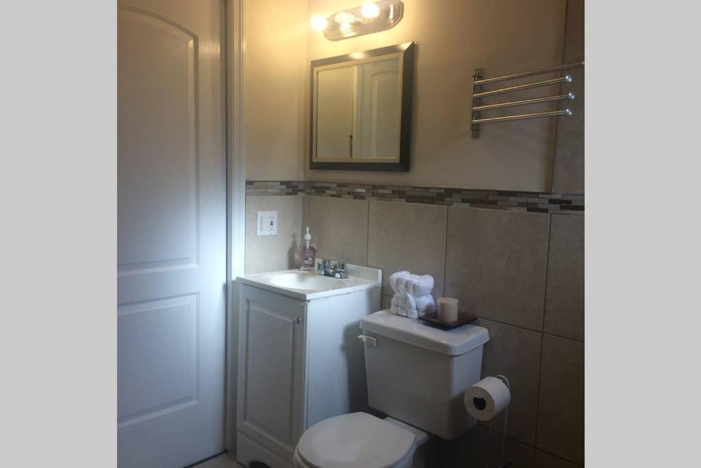 Chic And Comfortable Free Street Parking Appartement