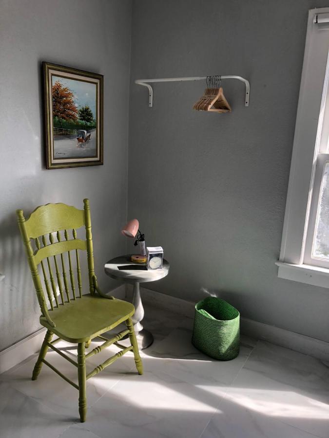 Homestay Colorful And Luminous Near Mia