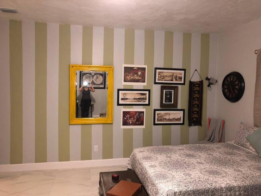 Accommodatie bij particulieren Spacious And Comfy Near Mia 2 Queen Beds *