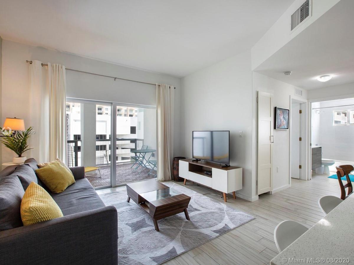 Free Parking-gorgeous 2 Bedroom Unit-location *