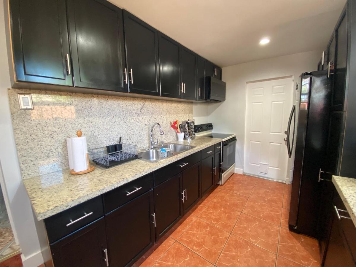 Main House 3 Bed 2 Bath & 1 Bed 1 Bath Ferienhaus