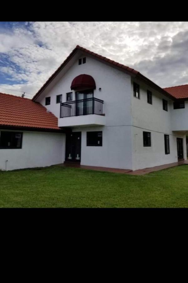 Homestay Spanish Style House - Free Parking