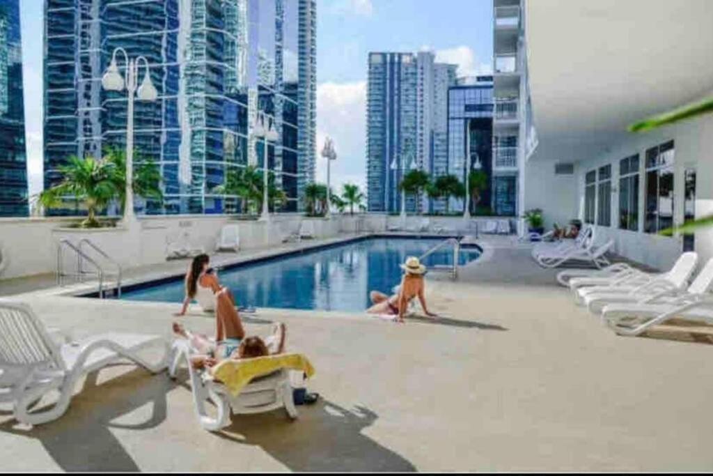 Private Unit With Amenities And Parking Appartement